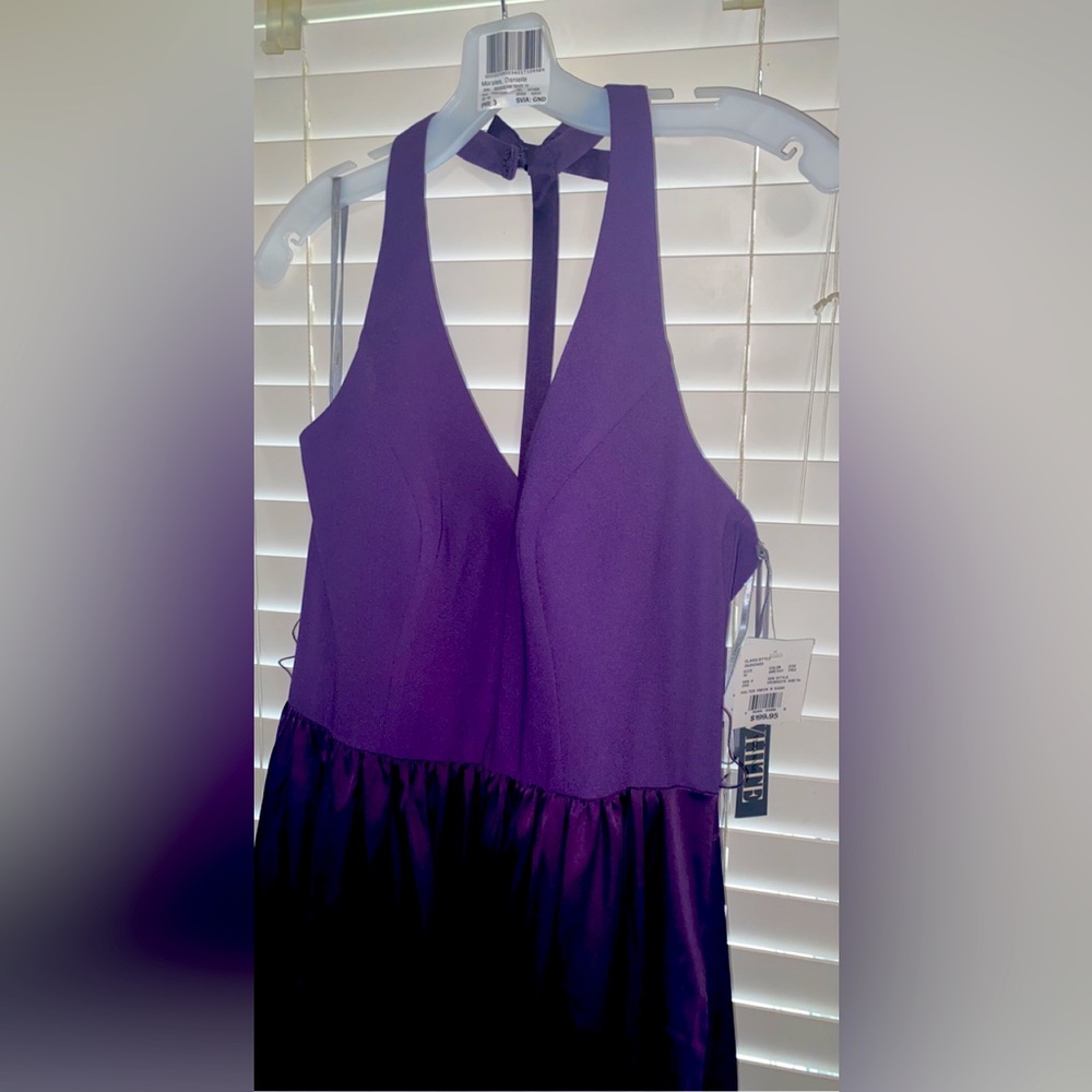 Never worn David’s Bridal Bridesmaids dress. No bra needed!